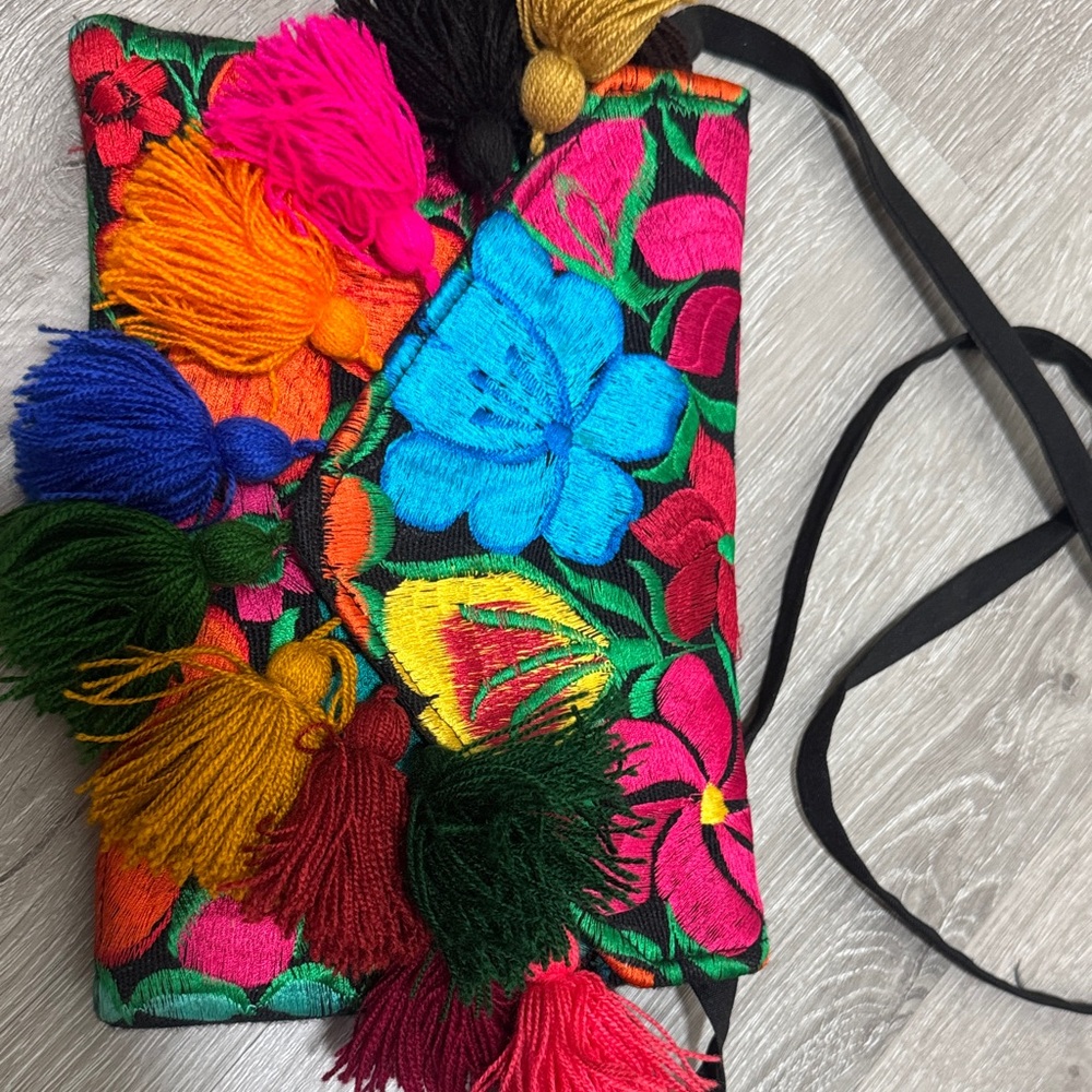 MEXICANA Multicolor Embroidered Clutch